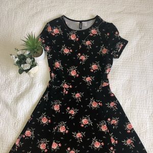 Forever 21 Super Cute Floral Black Dress